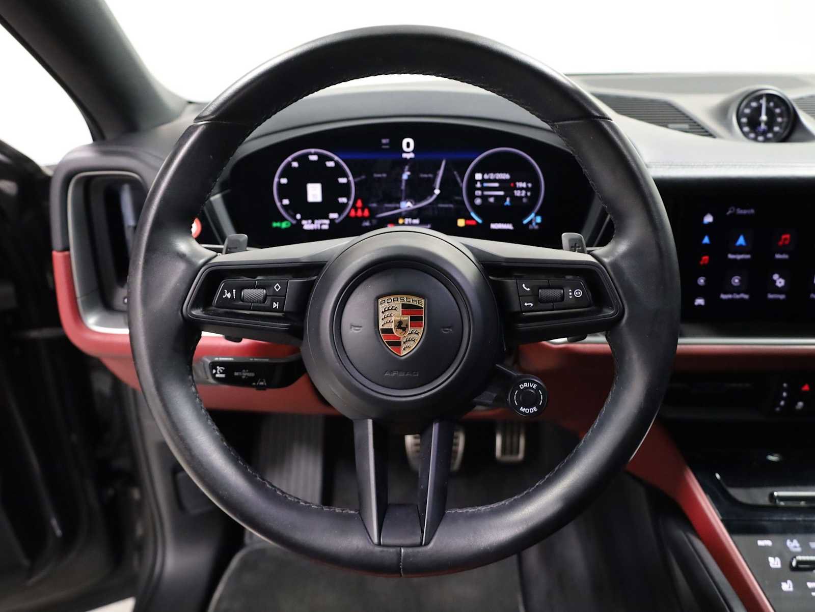 Used 2024 Porsche Cayenne S AWD/4WD image 25