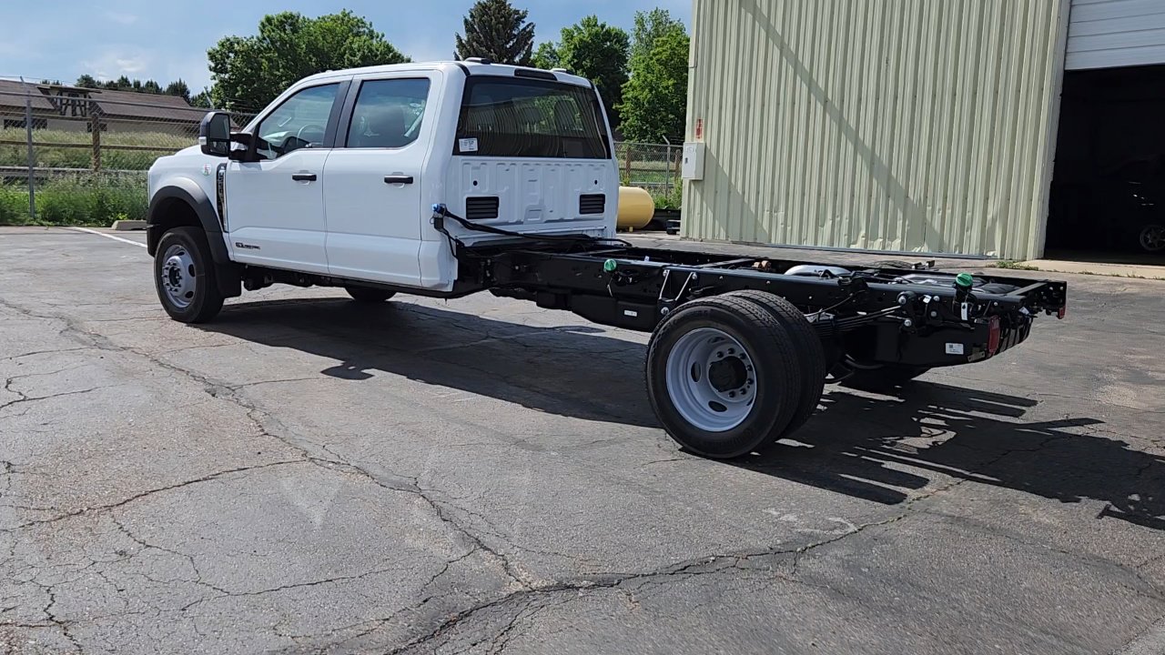 New 2025 Ford F550 4x4 Crew Cab image 6