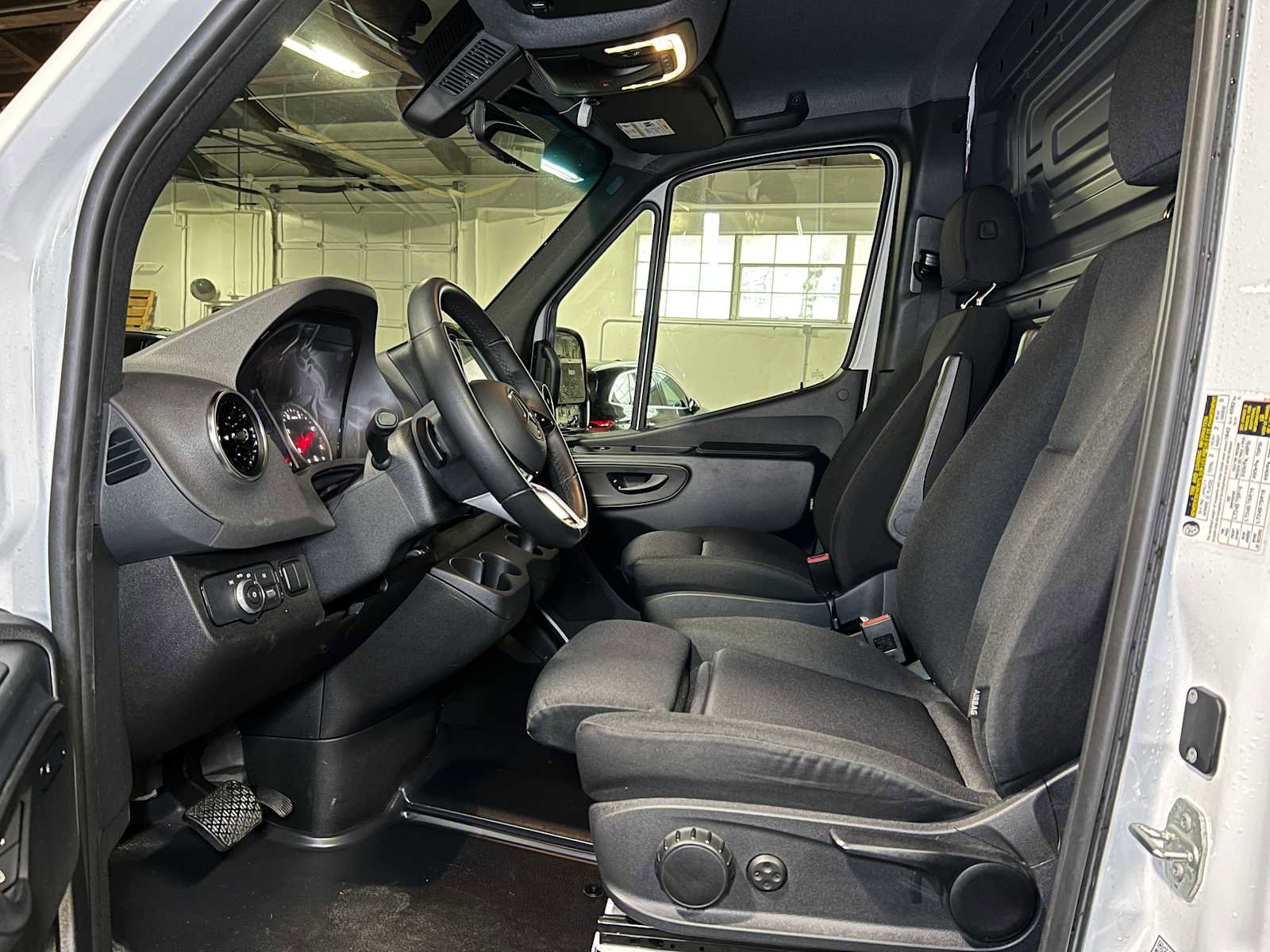 Used 2025 Mercedes-Benz Sprinter 2500 image 24