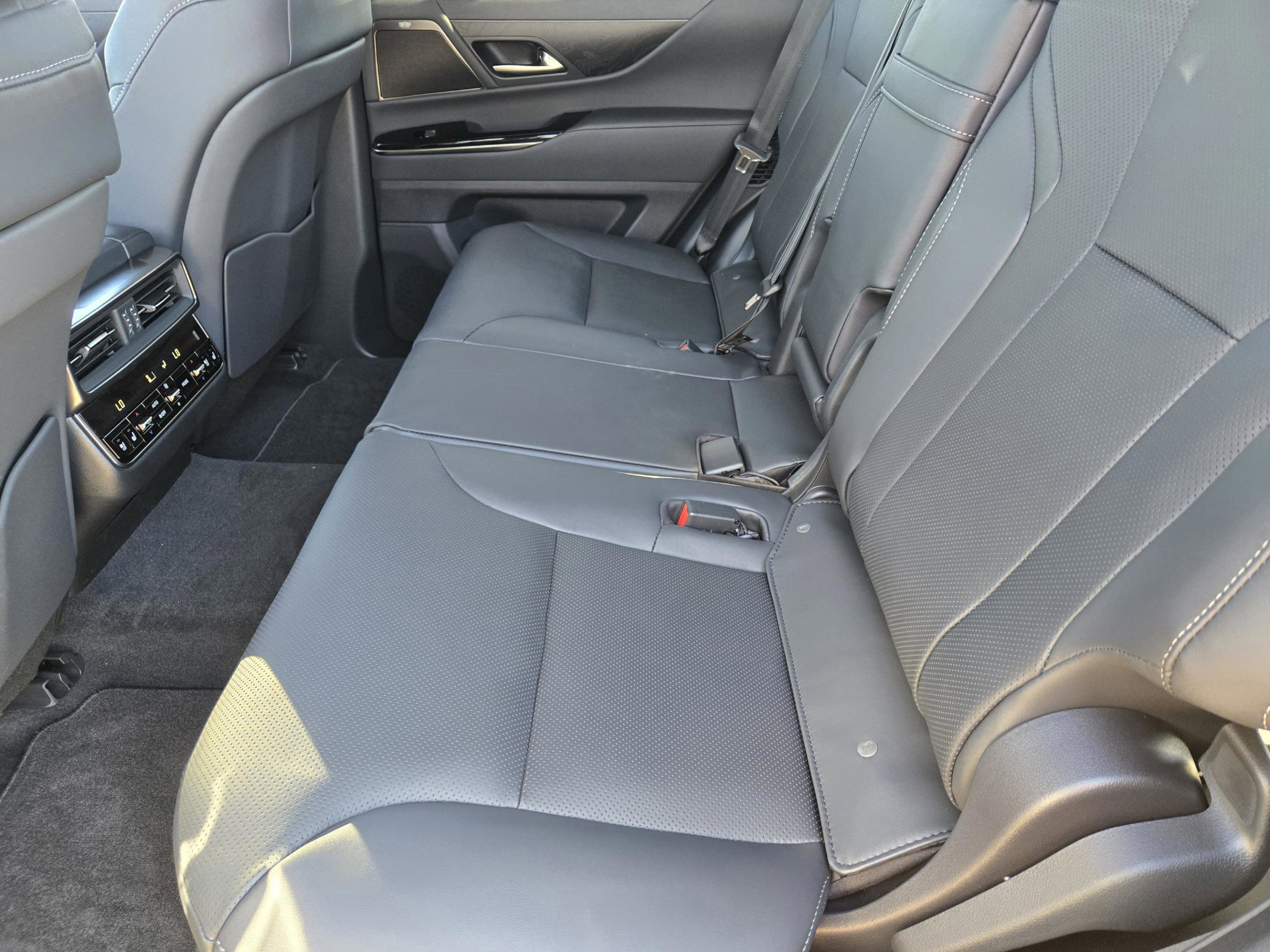 New 2026 Lexus LX 600 4WD w/ Luxury Package image 20
