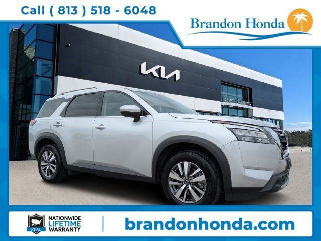Used 2025 Nissan Pathfinder SL AWD/4WD image 1