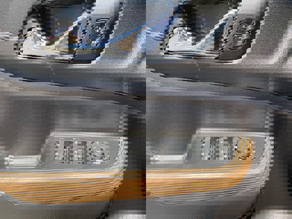 Used 2023 GMC Acadia SLE image 20