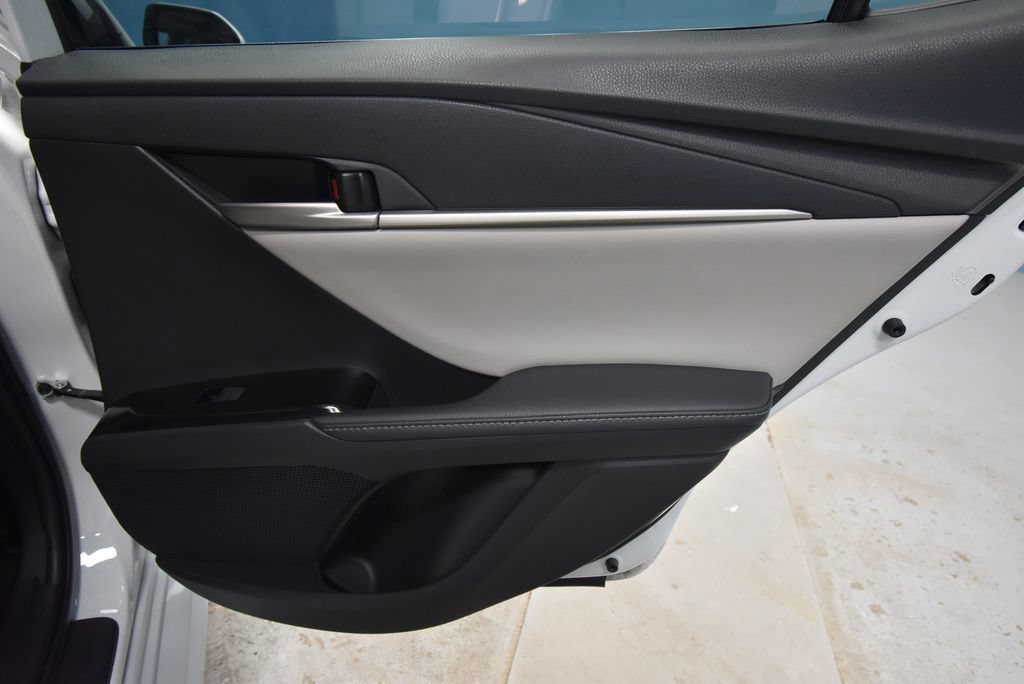 Used 2025 Toyota Camry XLE AWD/4WD image 25