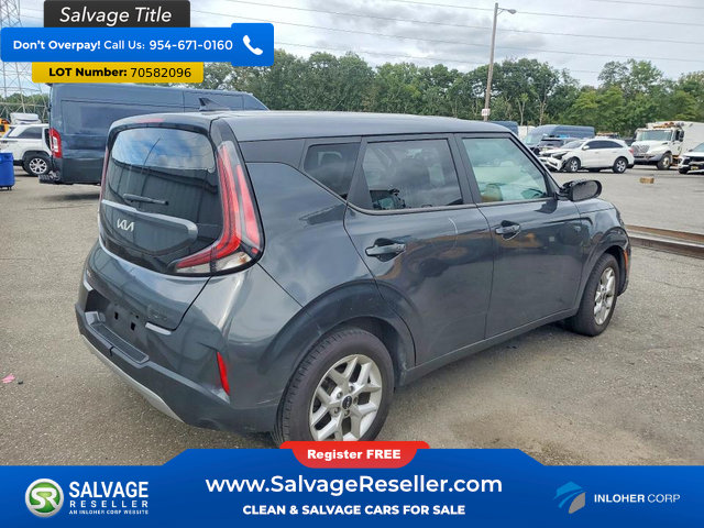 Used 2023 Kia Soul LX w/ Option Group 015 FWD image 4