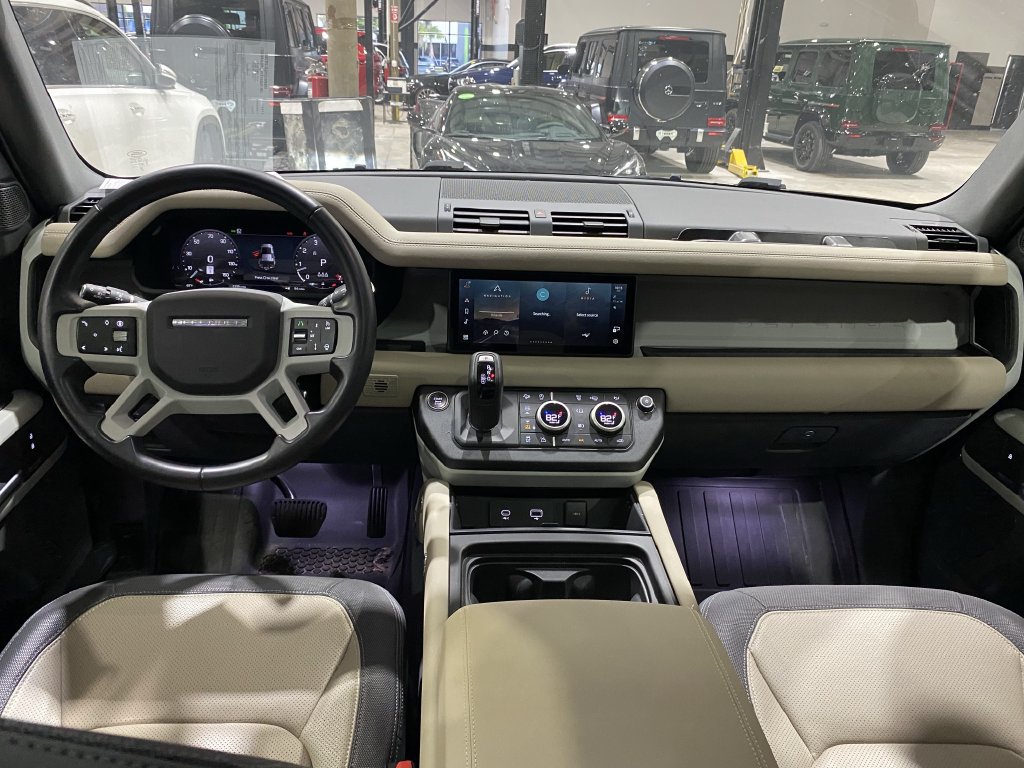 Used 2024 Land Rover Defender 110 X-Dynamic SE AWD/4WD image 2
