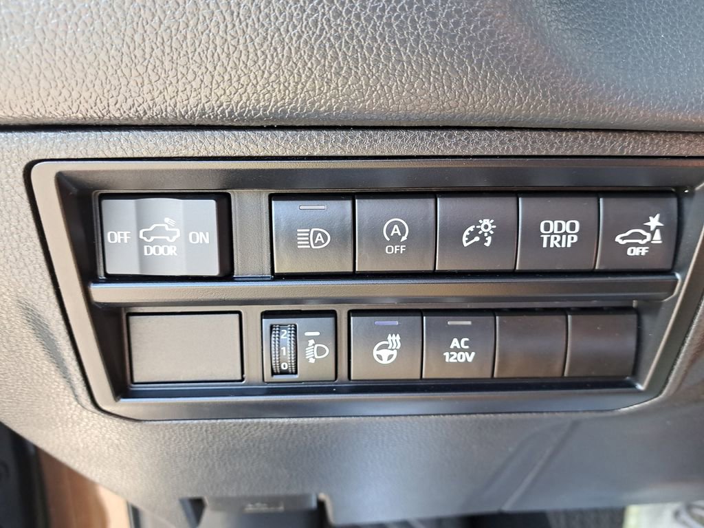 Used 2023 Toyota Tundra Limited image 29