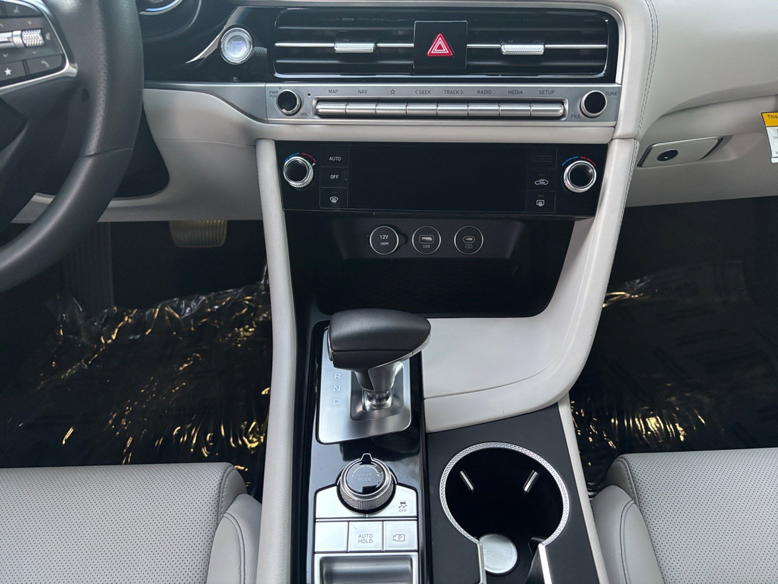 Used 2025 Genesis G70 2.5T image 11