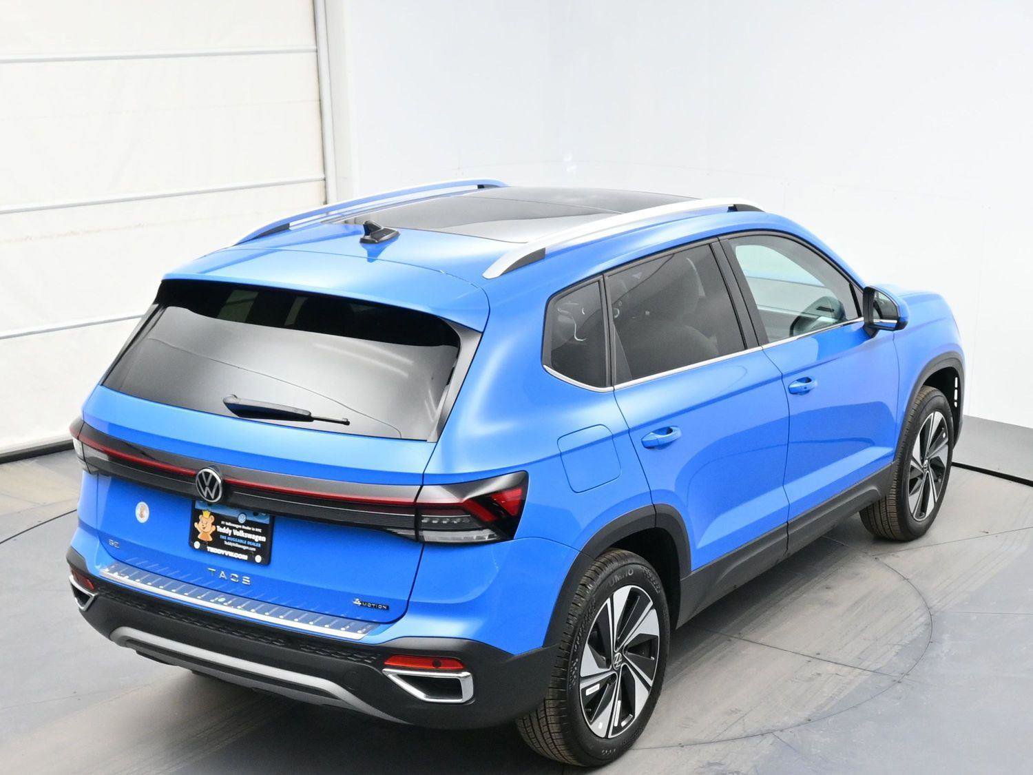 Certified 2025 Volkswagen Taos SE w/ Panoramic Sunroof Package AWD/4WD image 34