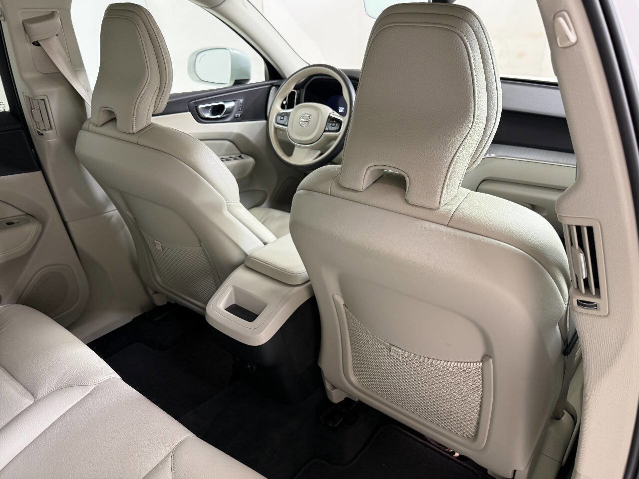 Used 2023 Volvo XC60 B5 Plus AWD/4WD image 27