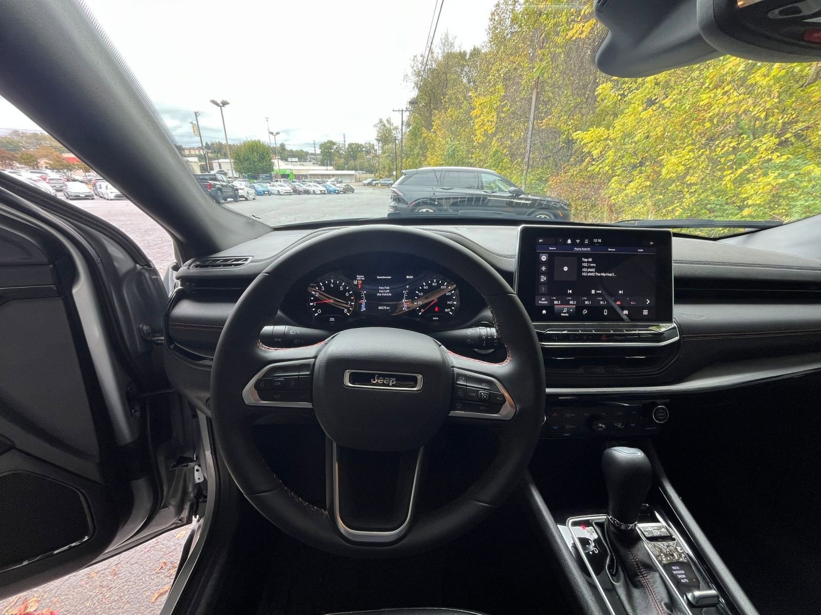 Used 2025 Jeep Compass Trailhawk image 30