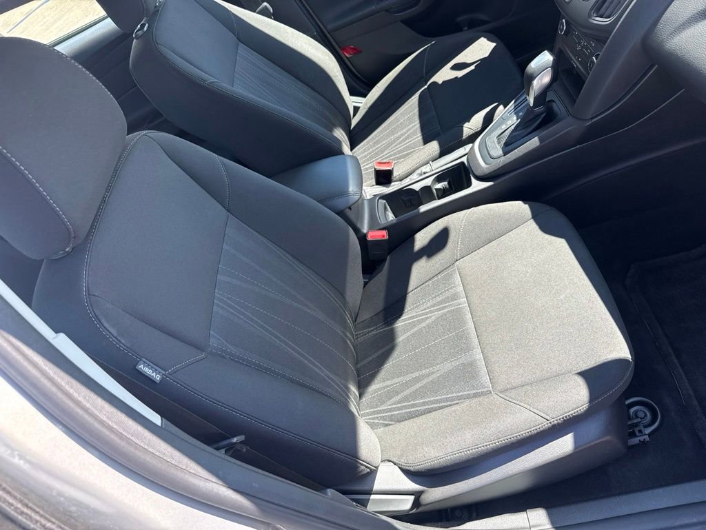 Used 2015 Ford Focus SE w/ SE Sport Package FWD image 30