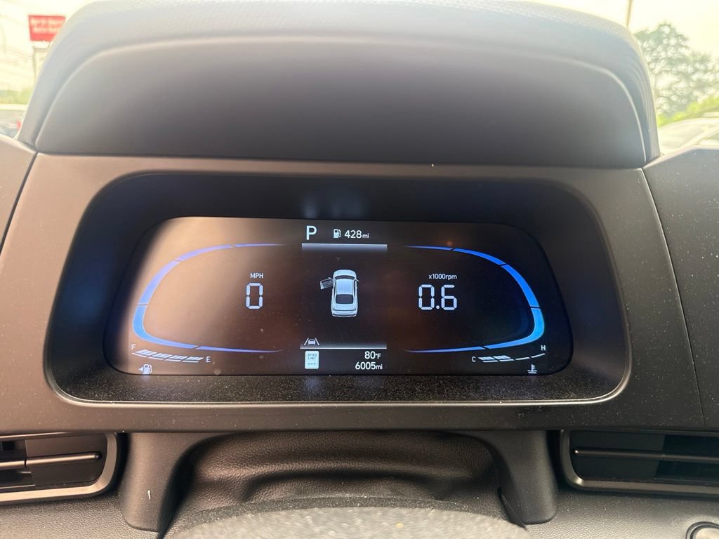 Used 2025 Hyundai Elantra Sport FWD image 11