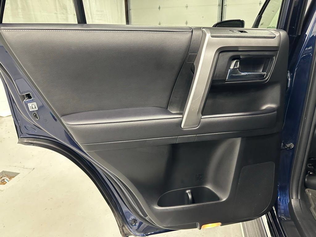 Used 2022 Toyota 4Runner Limited AWD/4WD image 38