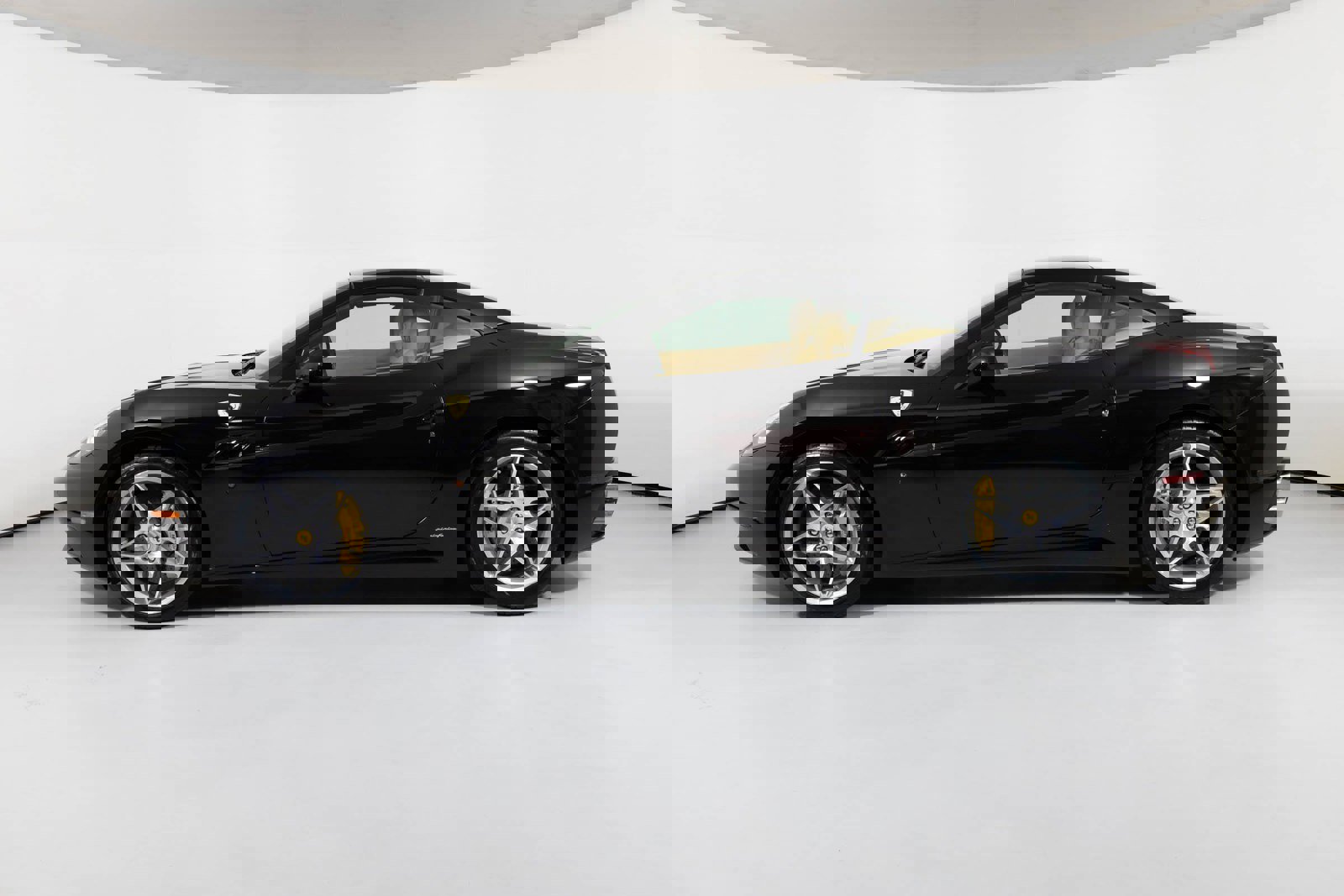 Used 2011 Ferrari California image 13