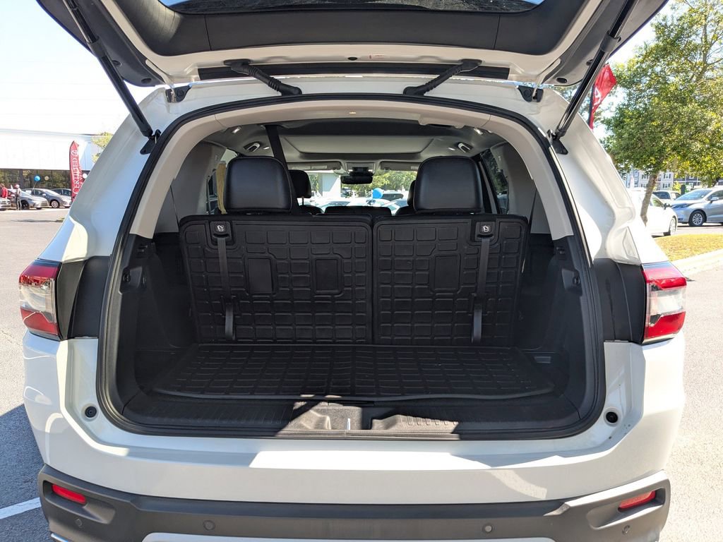 Used 2024 Honda Pilot Touring image 13