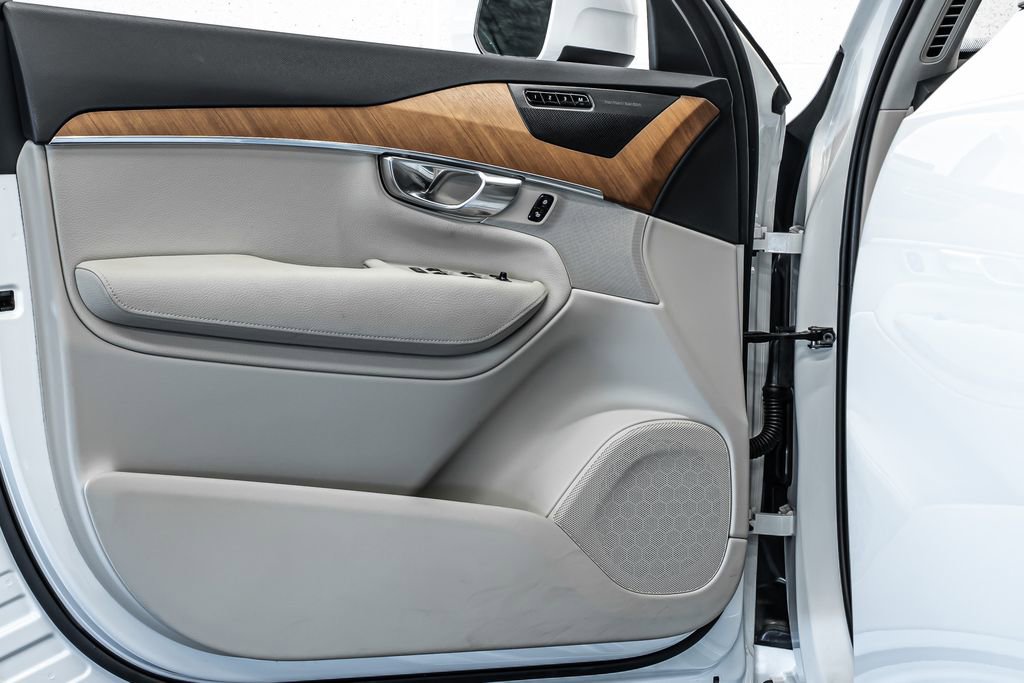 Used 2022 Volvo XC90 T6 Momentum w/ Advanced Package image 9