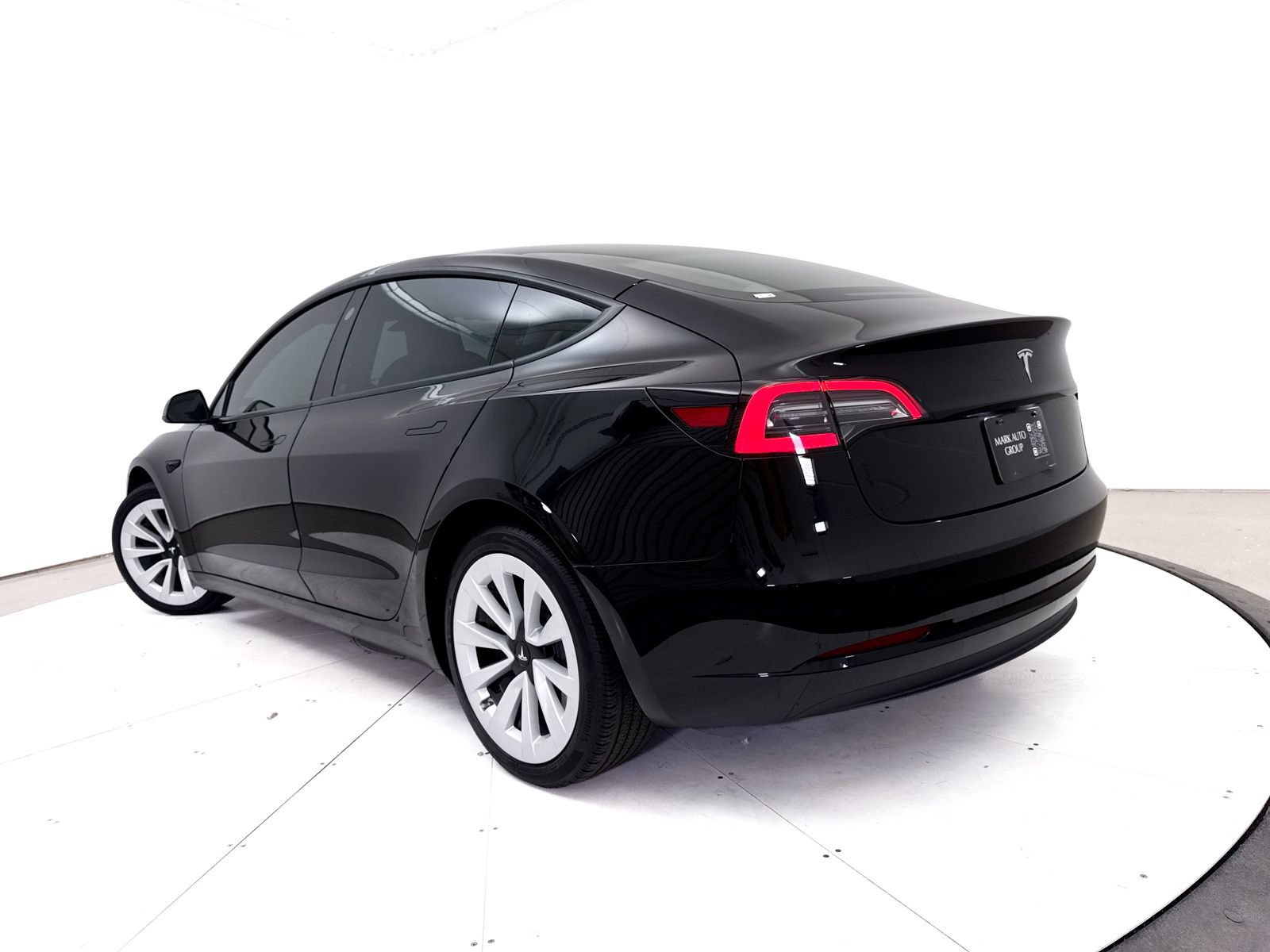 Used 2023 Tesla Model 3 Standard Range RWD image 2