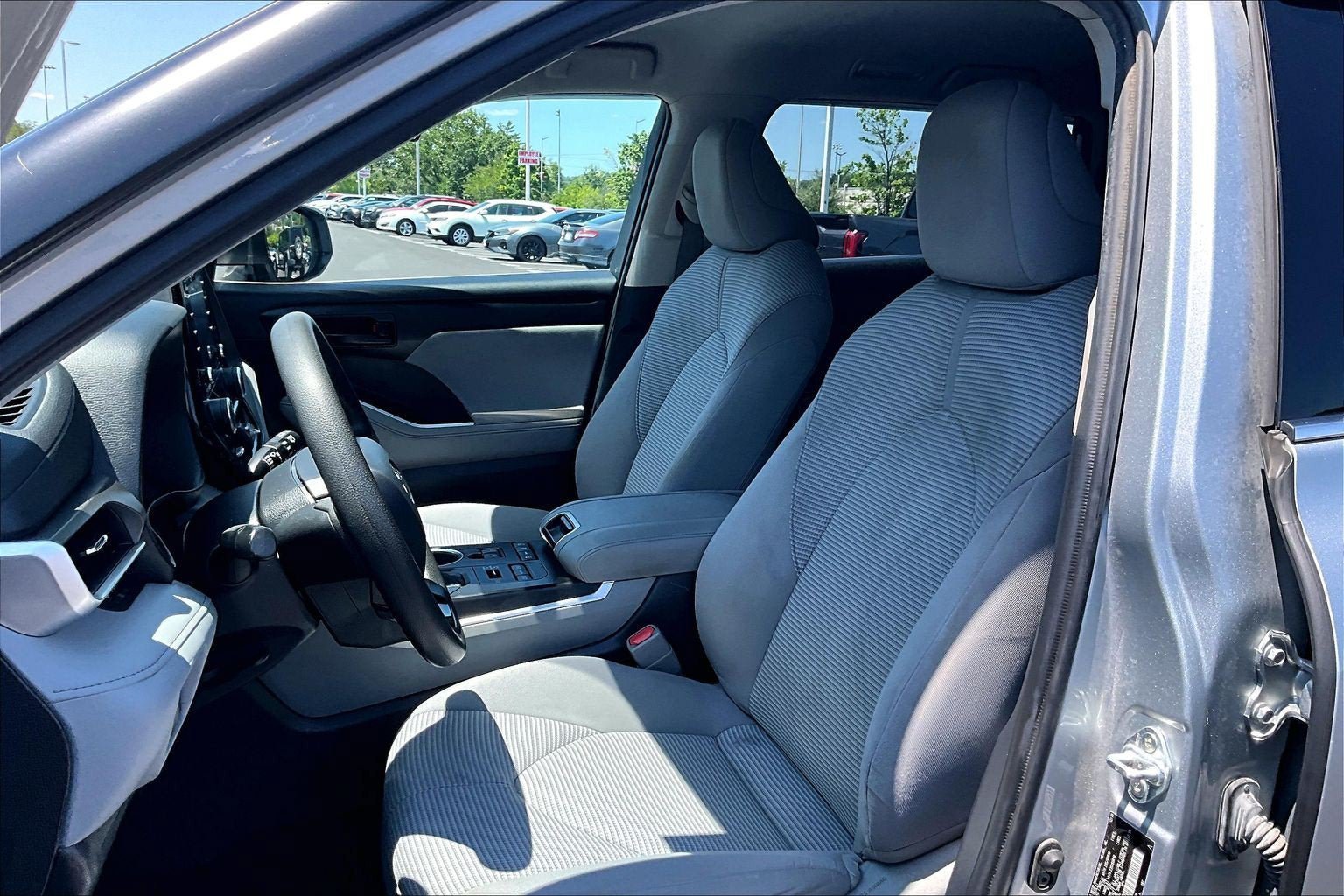 Used 2021 Toyota Highlander L AWD/4WD image 22