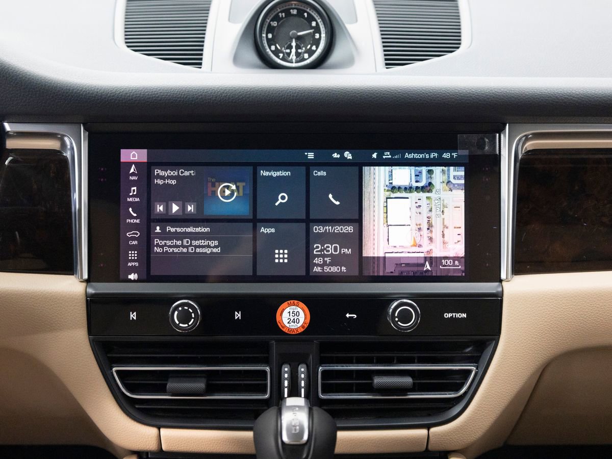 Certified 2025 Porsche Macan image 15