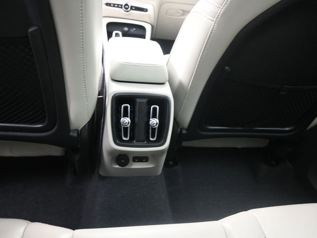 Used 2023 Volvo XC40 B5 Plus w/ Protection Package Premier image 8