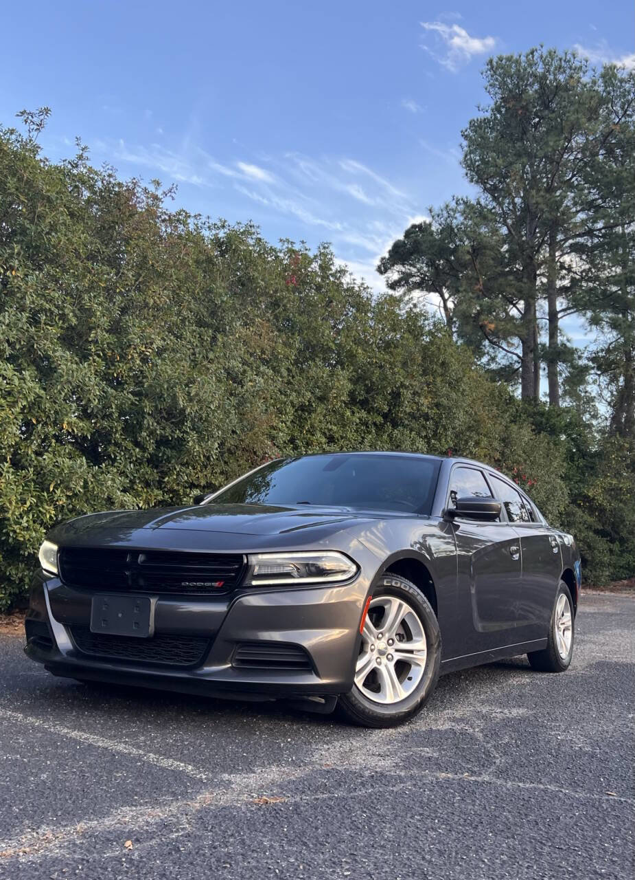 Used 2020 Dodge Charger SXT image 2