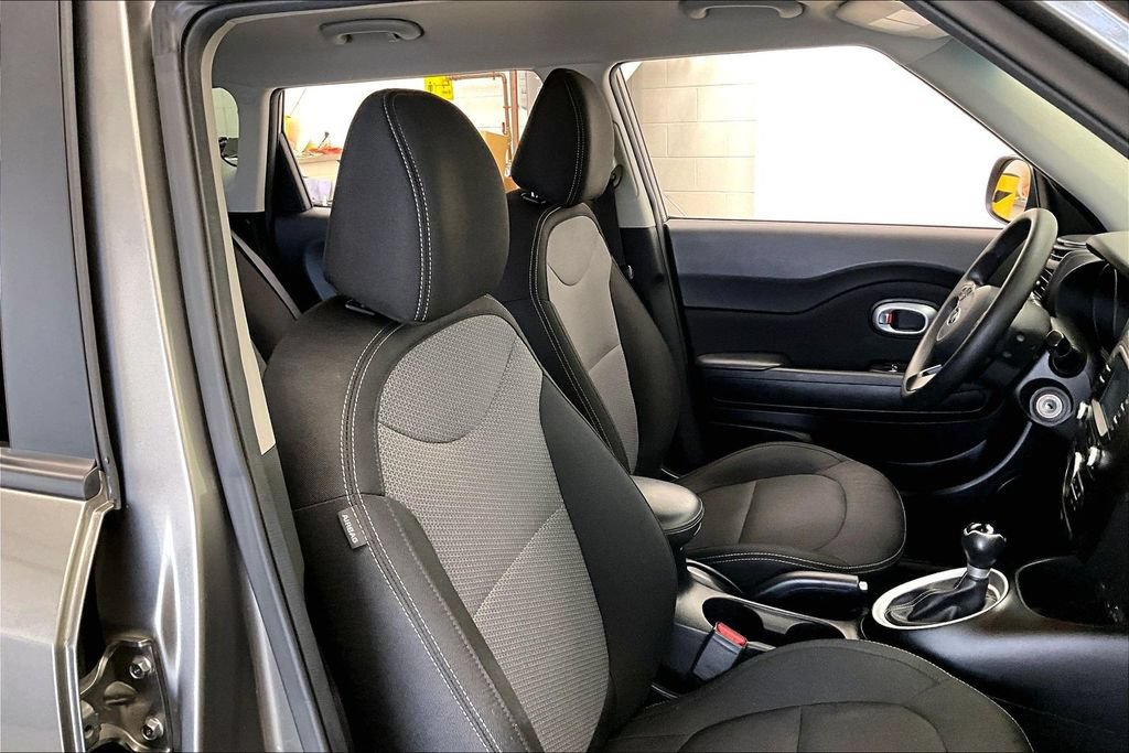 Used 2017 Kia Soul + FWD image 7