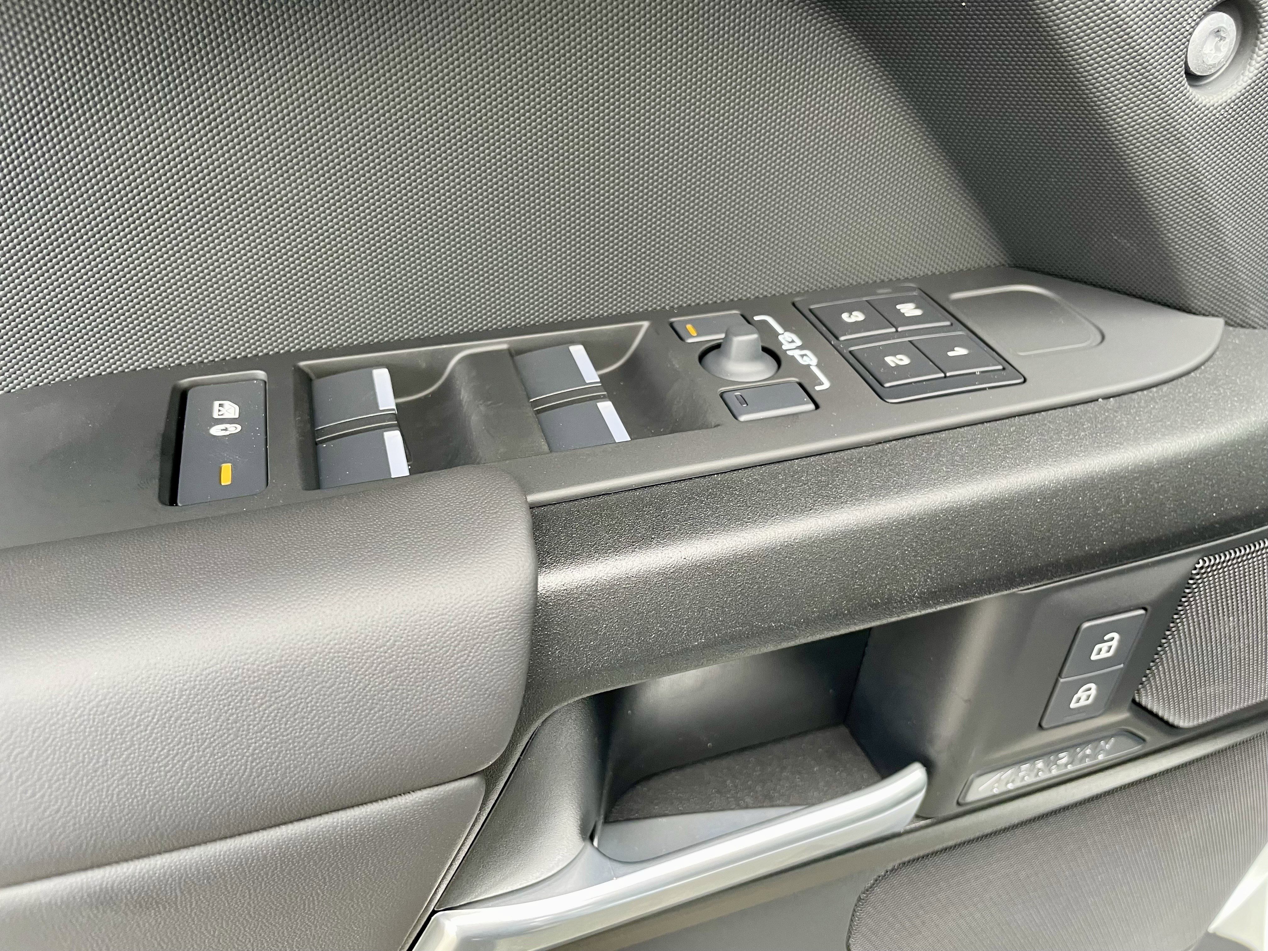 New 2026 Land Rover Defender 110 V8 image 11