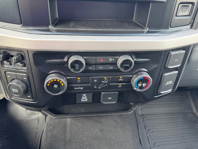 New 2025 Ford F250 4x4 Crew Cab Super Duty image 16