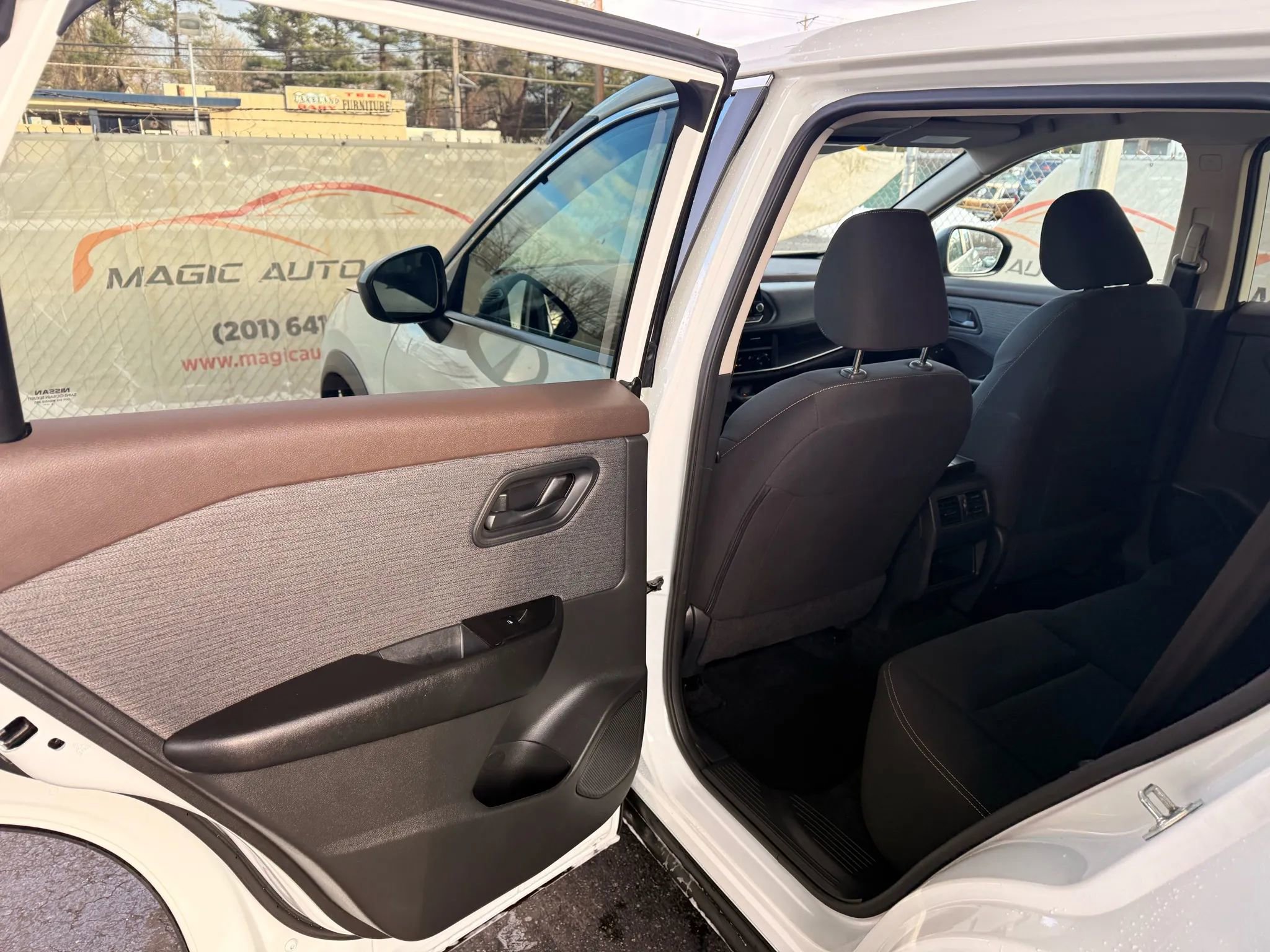 Used 2023 Nissan Rogue S AWD/4WD image 63