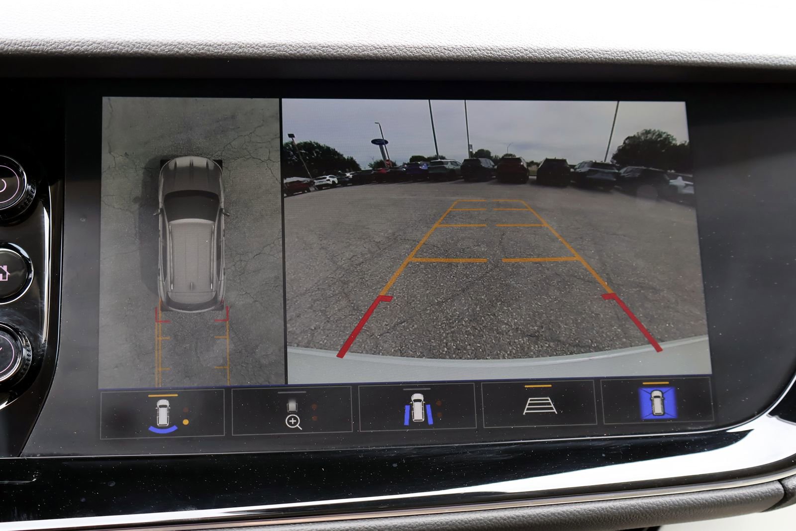 Used 2023 Buick Envision Avenir FWD image 22