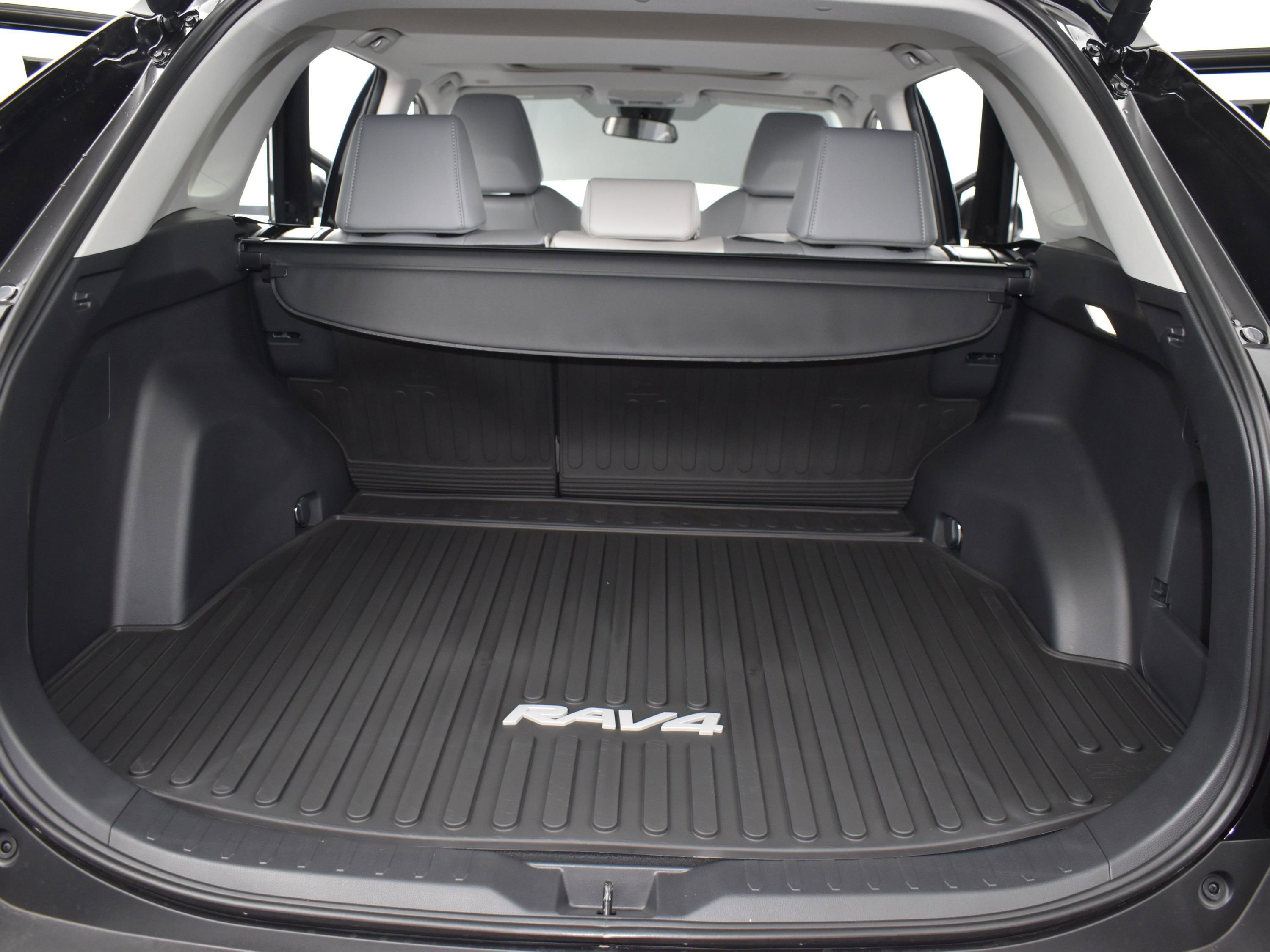 Used 2025 Toyota RAV4 XLE Premium image 25