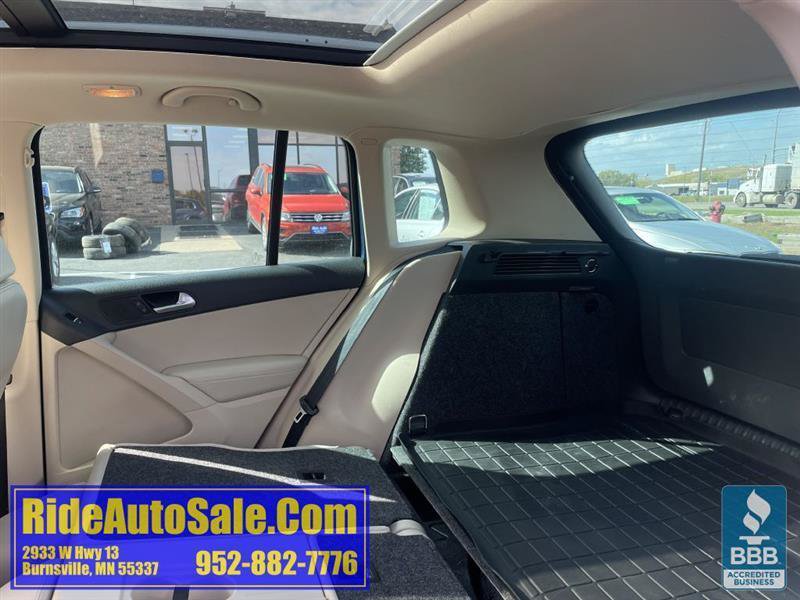 Used 2017 Volkswagen Tiguan SEL AWD/4WD image 34