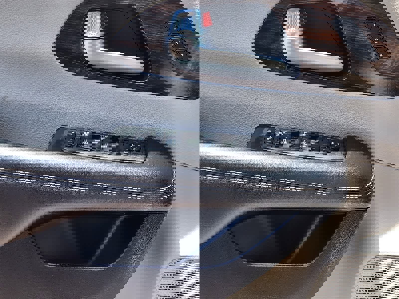 Used 2021 Chrysler Pacifica Limited w/ Premium & Safety Sphere Group image 21