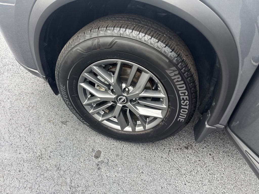 Used 2025 Nissan Rogue S image 28