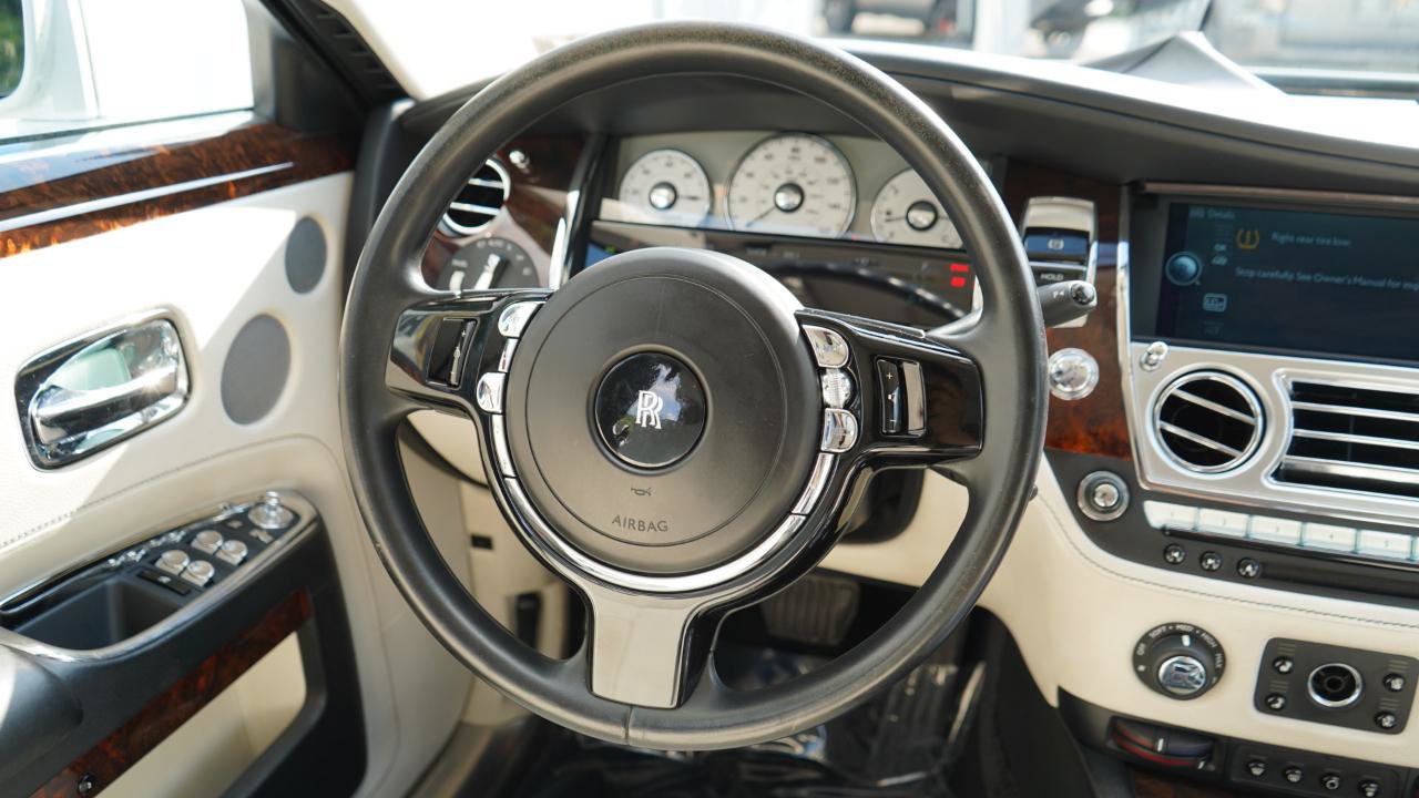 Used 2011 Rolls-Royce Ghost RWD image 71
