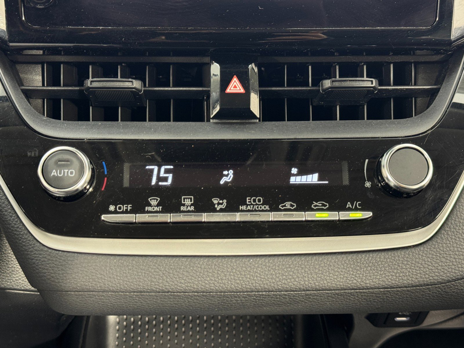 Used 2025 Toyota Corolla LE image 26