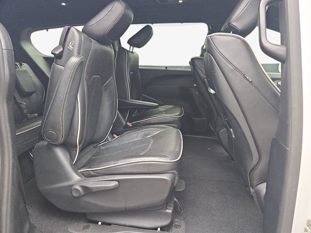 Used 2021 Chrysler Pacifica Limited w/ Uconnect Theater Family Group FWD image 36