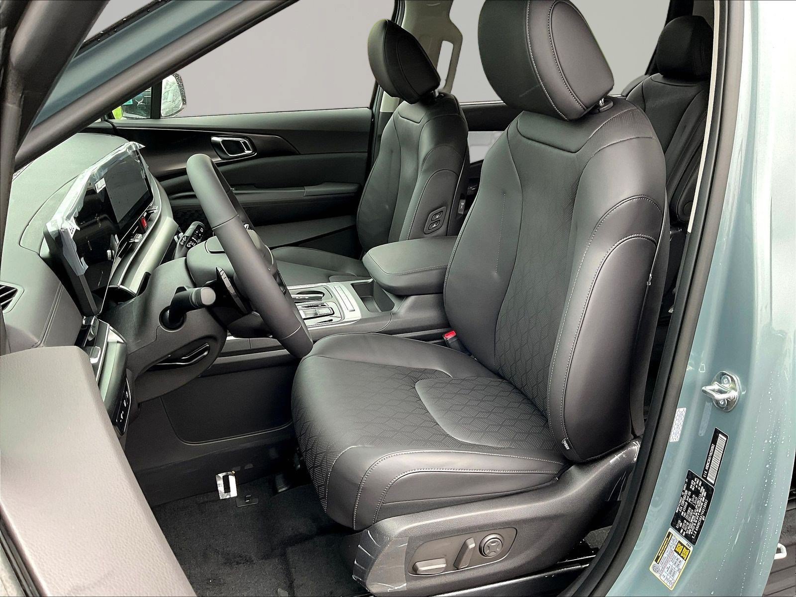 New 2027 Kia Carnival EX FWD image 17