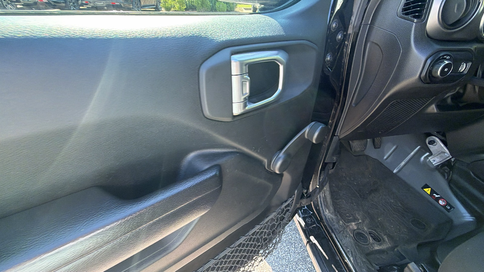 Used 2023 Jeep Wrangler Sport AWD/4WD image 15