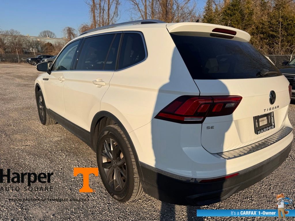 Used 2022 Volkswagen Tiguan SE w/ Panoramic Sunroof Package image 3