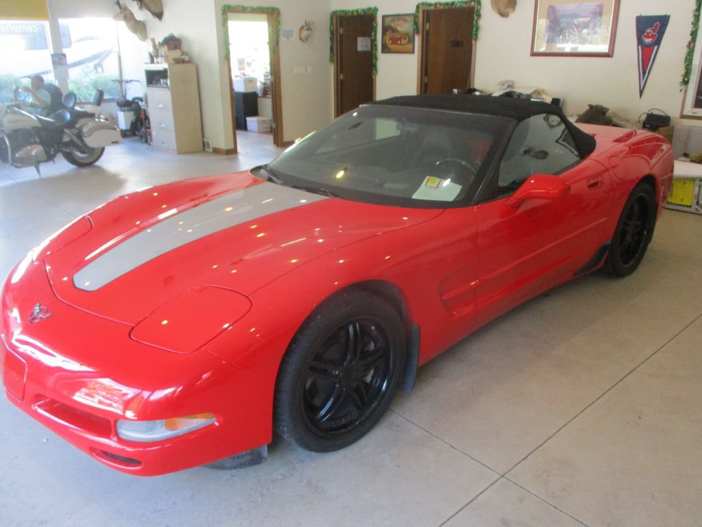 Used 2000 Chevrolet Corvette Convertible w/ Memory Pkg RWD image 3