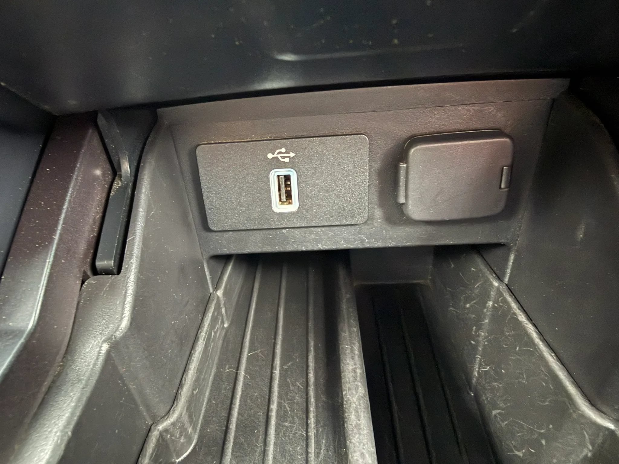 Used 2018 Ford Explorer XLT w/ Equipment Group 202A AWD/4WD image 29