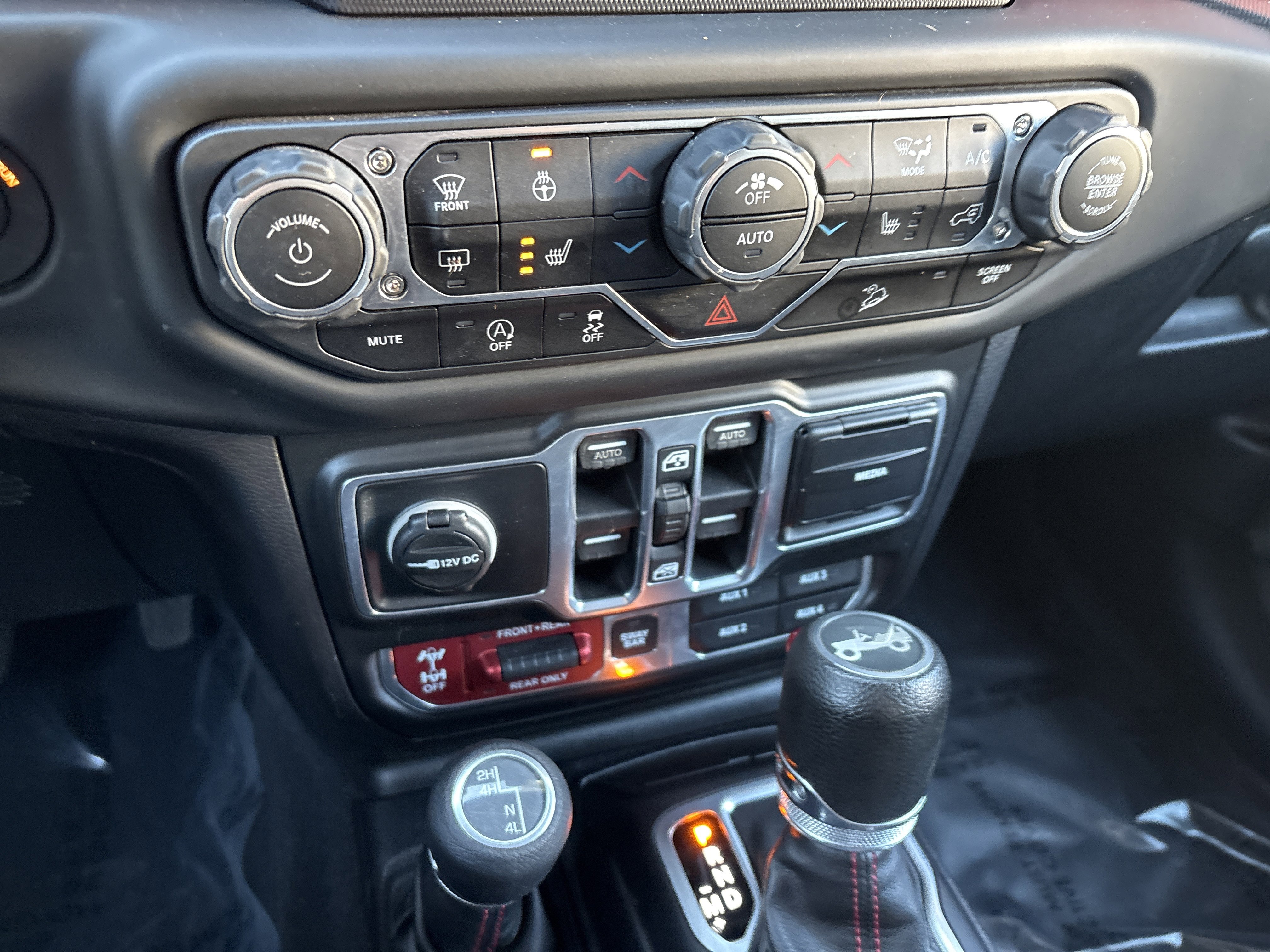 Used 2018 Jeep Wrangler Unlimited Rubicon AWD/4WD image 29