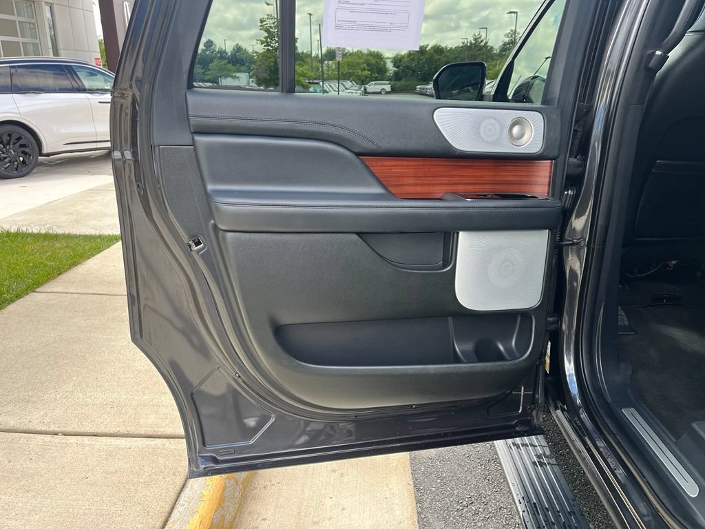 Certified 2023 Lincoln Navigator L Reserve AWD/4WD image 22