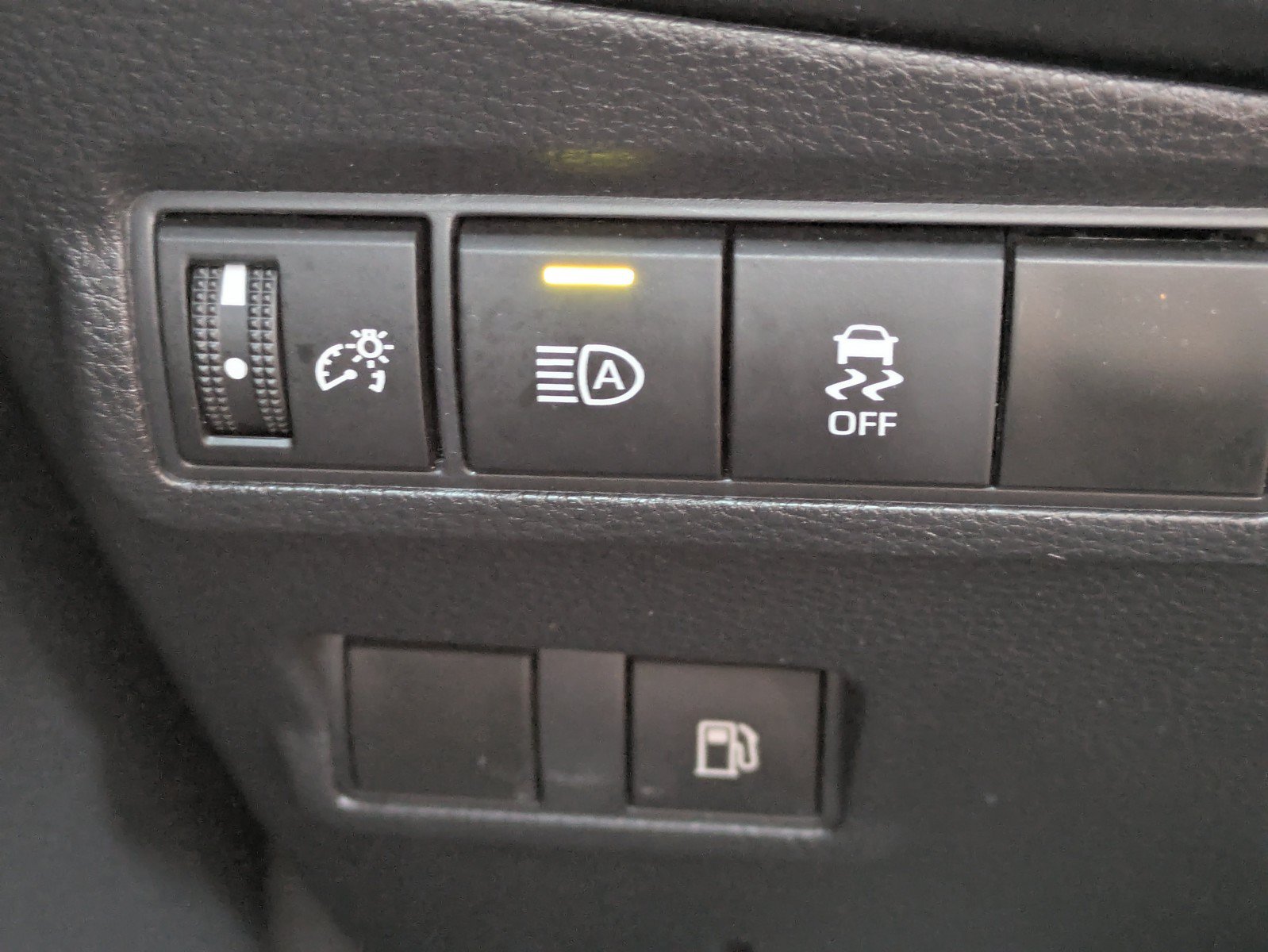 Used 2024 Toyota Corolla Cross AWD Hybrid image 17