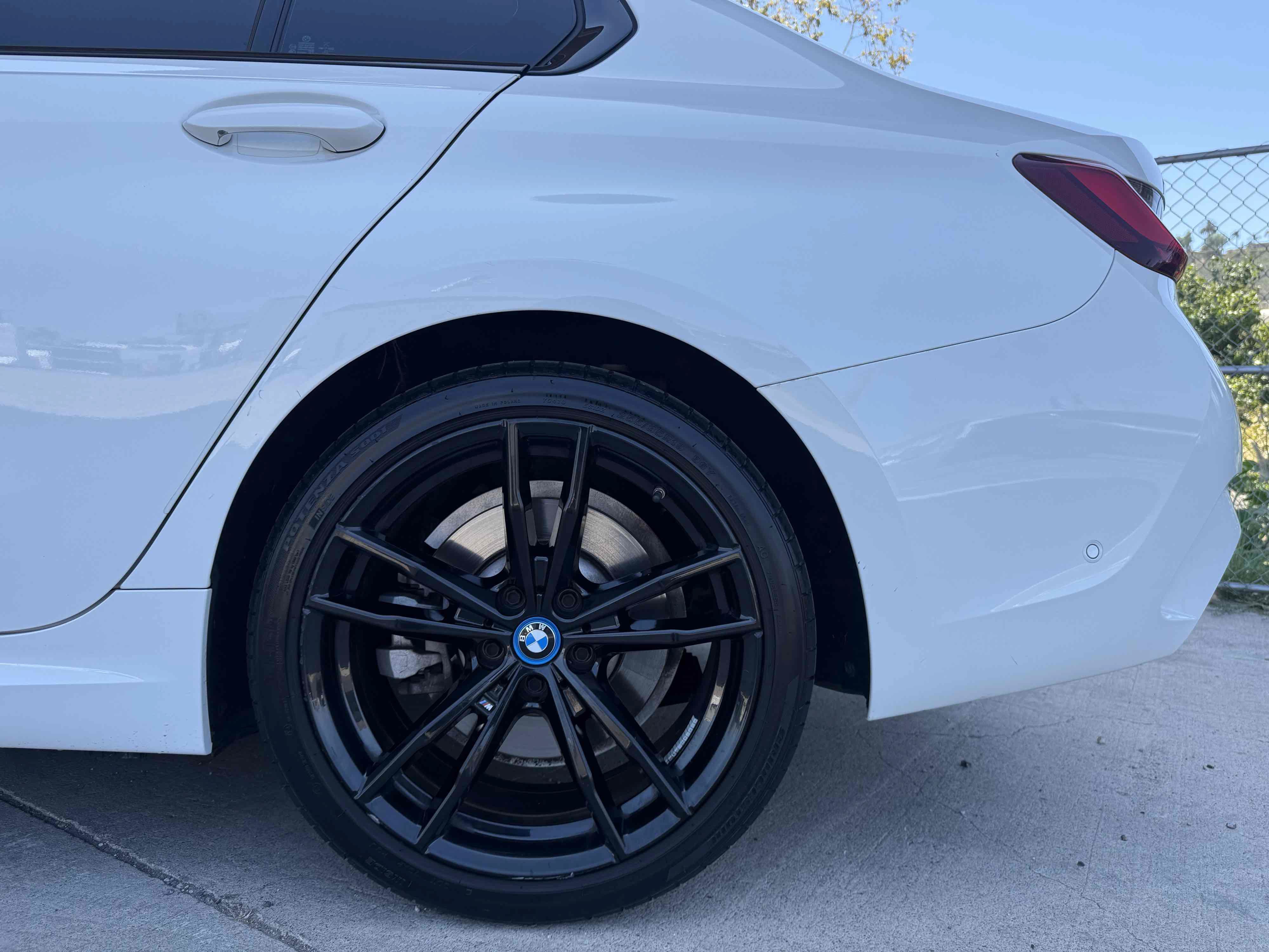 Used 2022 BMW 330e w/ M Sport Package RWD image 9