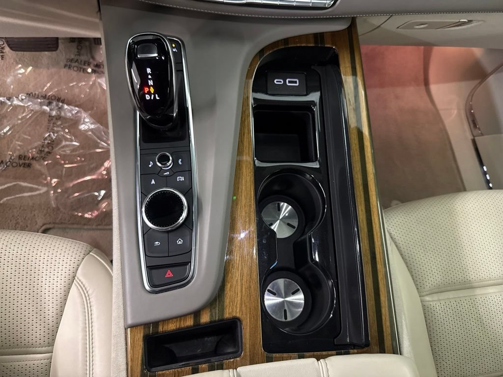 Used 2021 Cadillac Escalade Premium Luxury Platinum AWD/4WD image 39