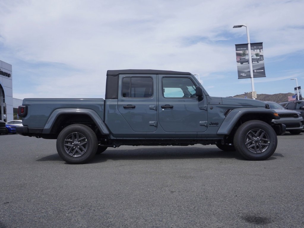 New 2025 Jeep Gladiator Sport S image 3