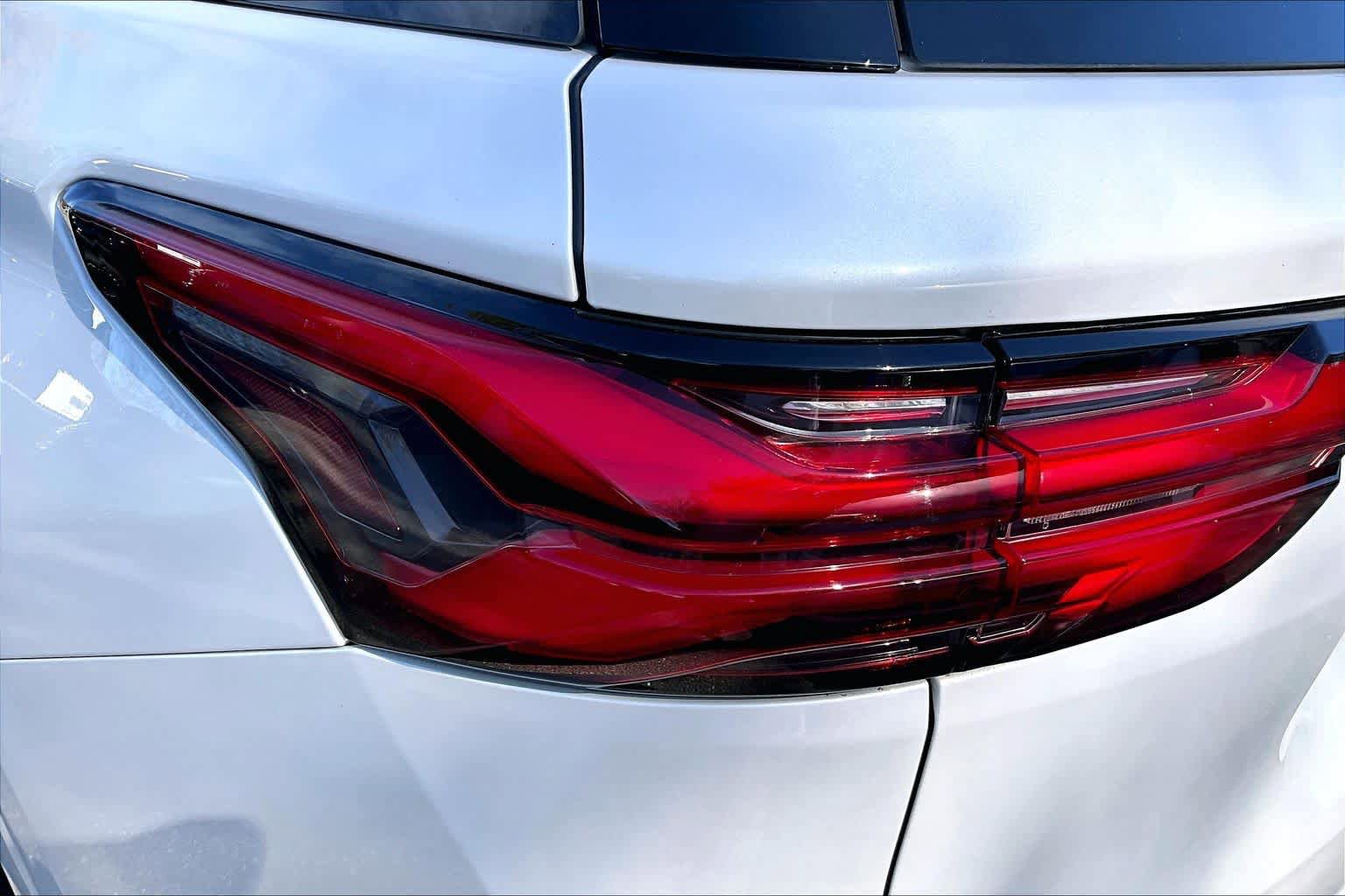 Used 2023 Chevrolet Traverse Premier AWD/4WD image 27