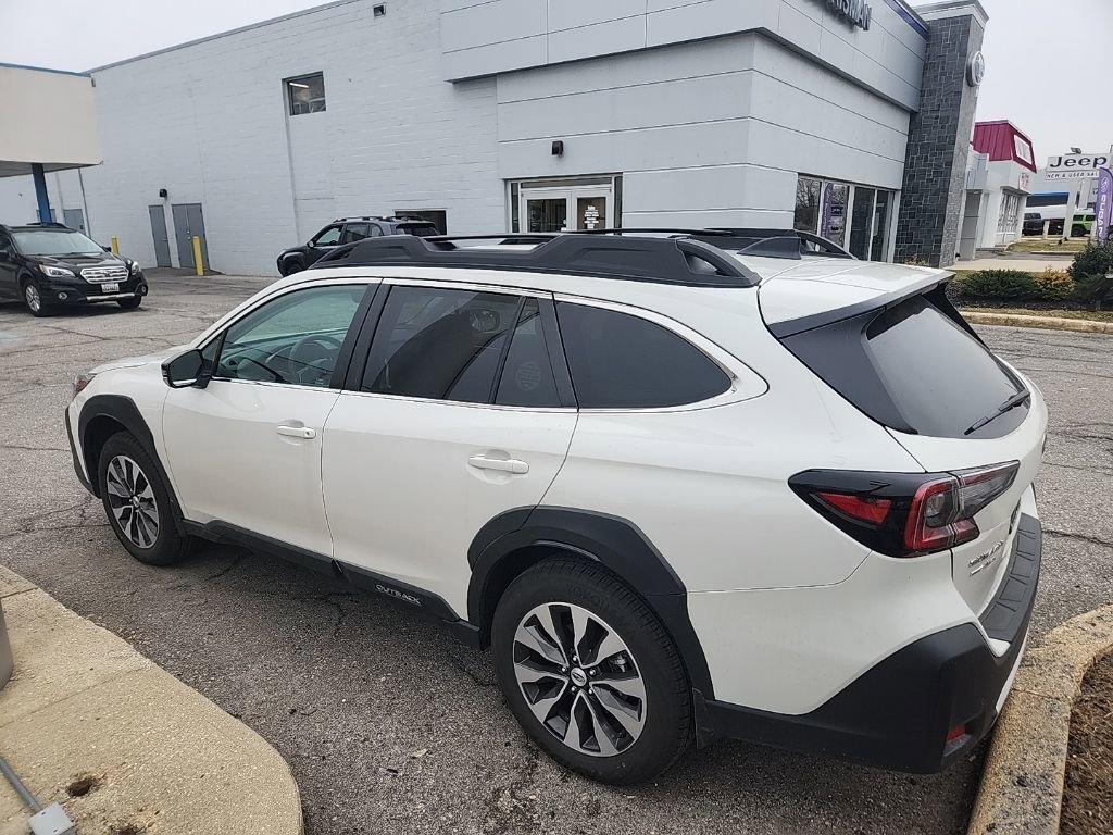 Used 2025 Subaru Outback Limited image 8